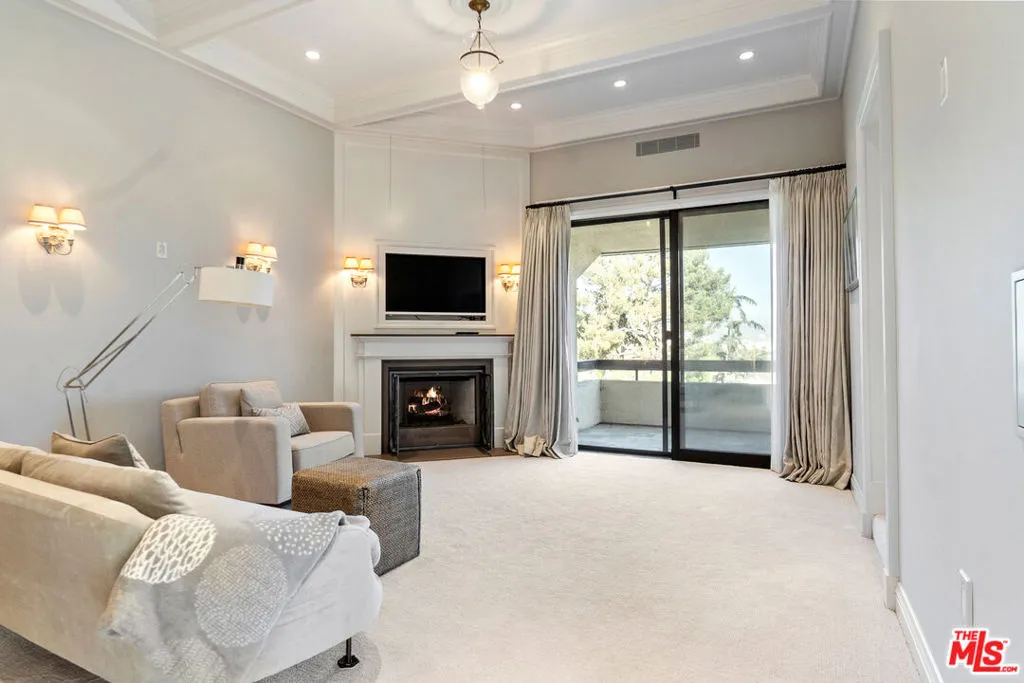 Los Angeles, California 90067, United States, 2 Bedrooms Bedrooms, ,3 BathroomsBathrooms,Residential,Pending,108840