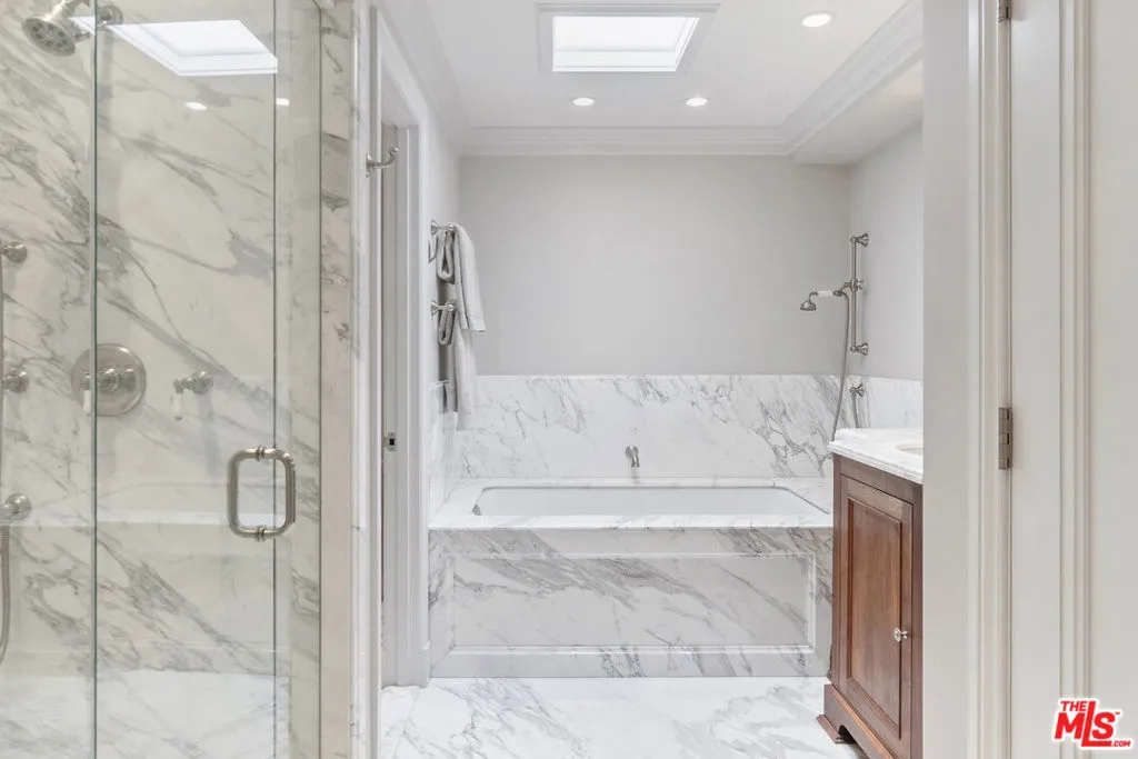 Los Angeles, California 90067, United States, 2 Bedrooms Bedrooms, ,3 BathroomsBathrooms,Residential,Pending,108840