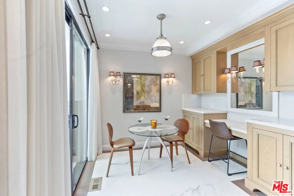 Los Angeles, California 90067, United States, 2 Bedrooms Bedrooms, ,3 BathroomsBathrooms,Residential,Pending,108840