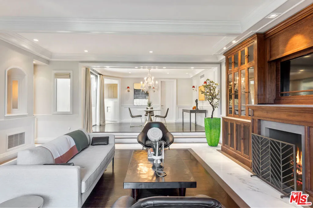 Los Angeles, California 90067, United States, 2 Bedrooms Bedrooms, ,3 BathroomsBathrooms,Residential,Pending,108840