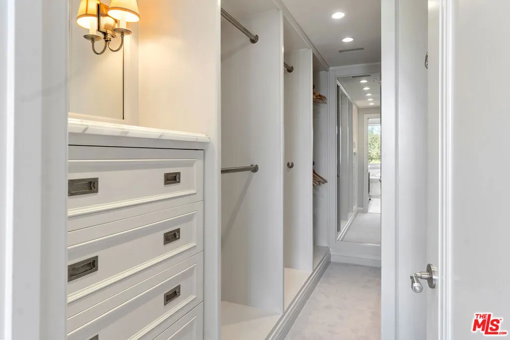 Los Angeles, California 90067, United States, 2 Bedrooms Bedrooms, ,3 BathroomsBathrooms,Residential,Pending,108840