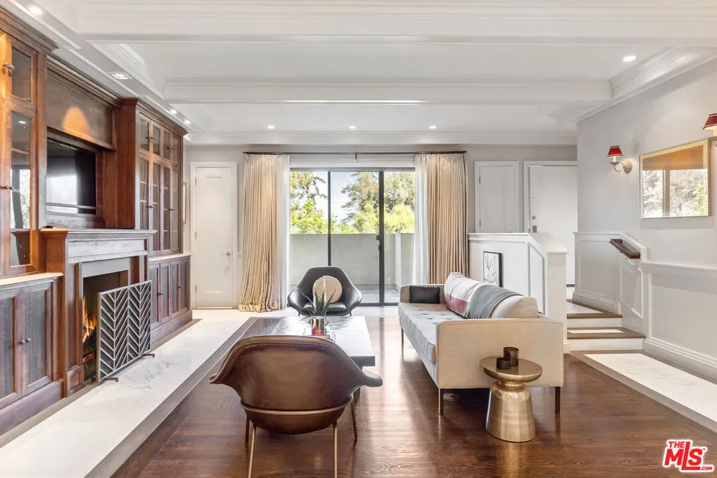 Los Angeles, California 90067, United States, 2 Bedrooms Bedrooms, ,3 BathroomsBathrooms,Residential,Pending,108840