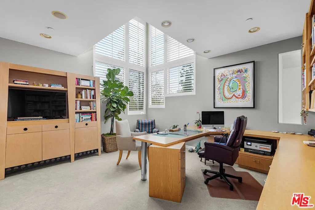 Los Angeles, California 90049, United States, 5 Bedrooms Bedrooms, ,6 BathroomsBathrooms,Residential,Active,101988