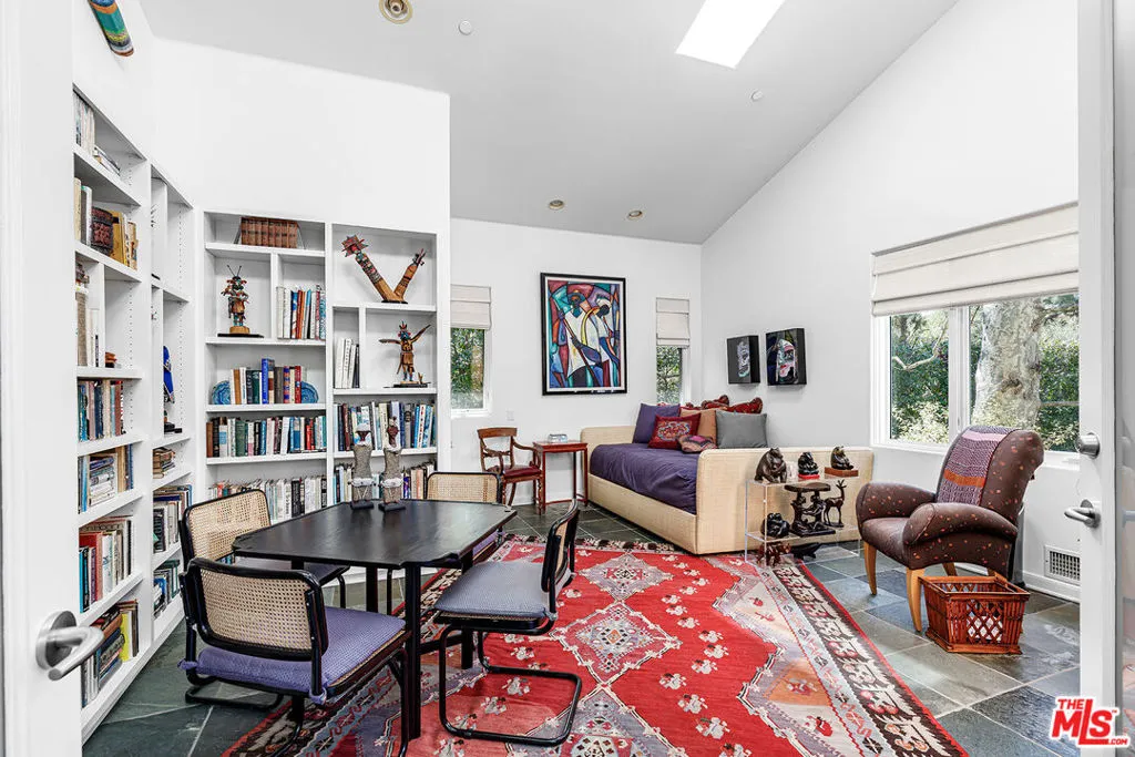 Los Angeles, California 90049, United States, 5 Bedrooms Bedrooms, ,6 BathroomsBathrooms,Residential,Active,101988