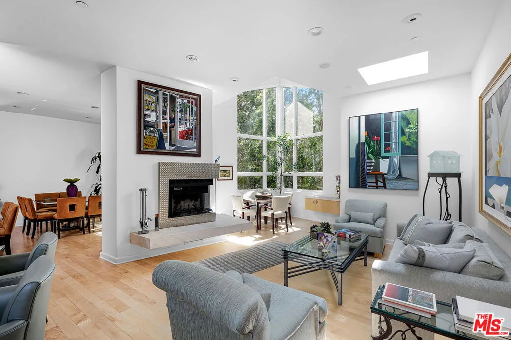 Los Angeles, California 90049, United States, 5 Bedrooms Bedrooms, ,6 BathroomsBathrooms,Residential,Active,101988