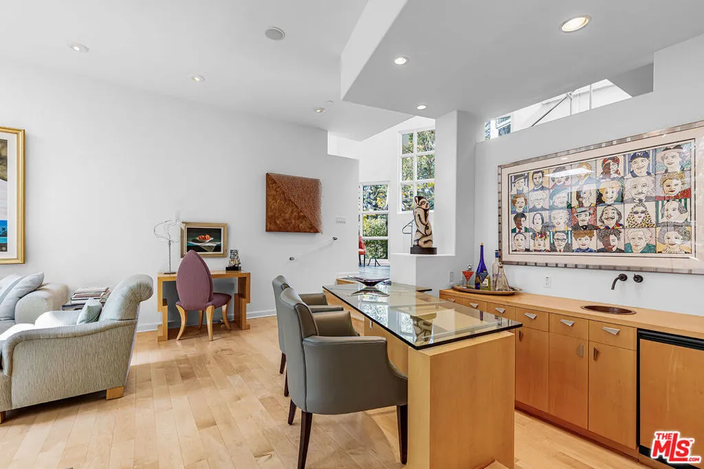 Los Angeles, California 90049, United States, 5 Bedrooms Bedrooms, ,6 BathroomsBathrooms,Residential,Active,101988