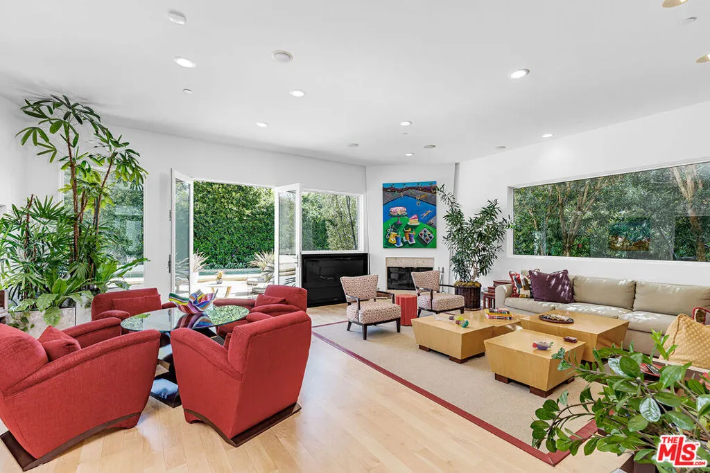 Los Angeles, California 90049, United States, 5 Bedrooms Bedrooms, ,6 BathroomsBathrooms,Residential,Active,101988