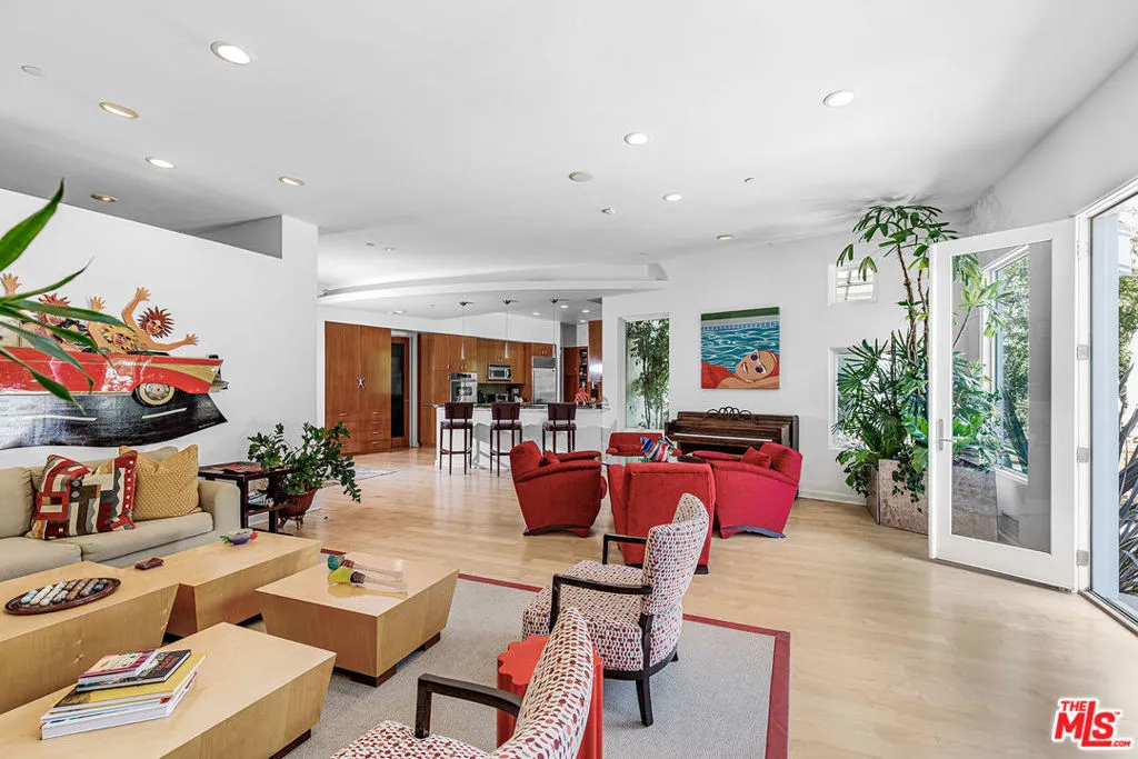 Los Angeles, California 90049, United States, 5 Bedrooms Bedrooms, ,6 BathroomsBathrooms,Residential,Active,101988