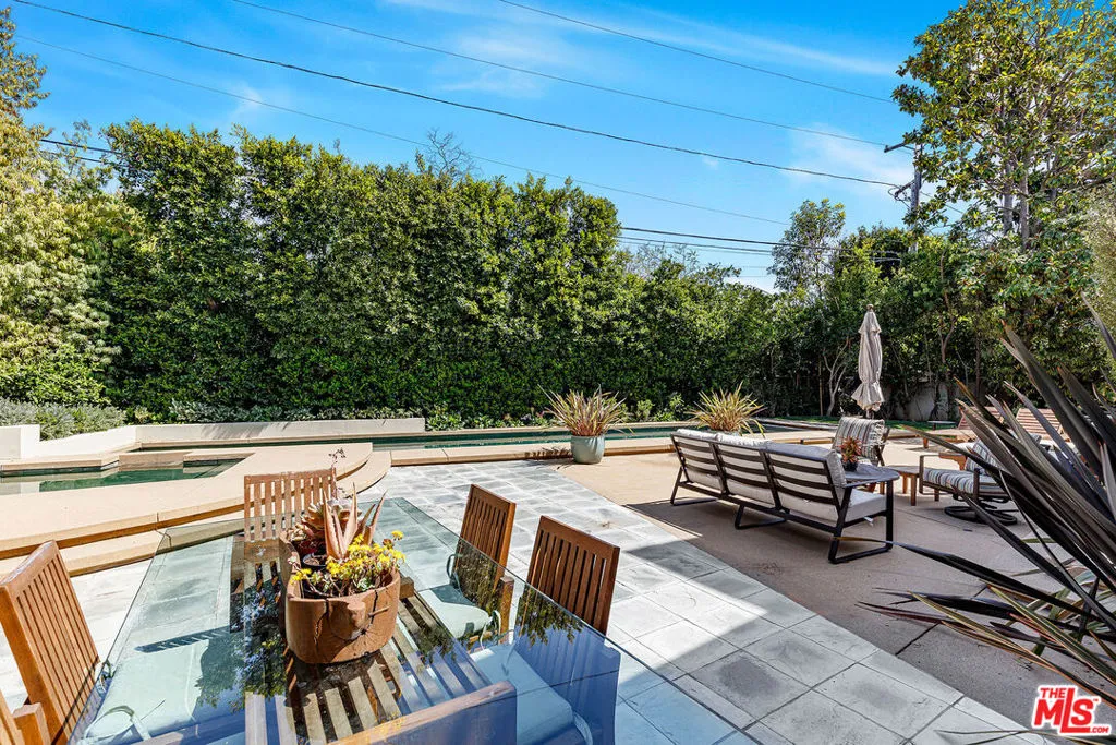 Los Angeles, California 90049, United States, 5 Bedrooms Bedrooms, ,6 BathroomsBathrooms,Residential,Active,101988