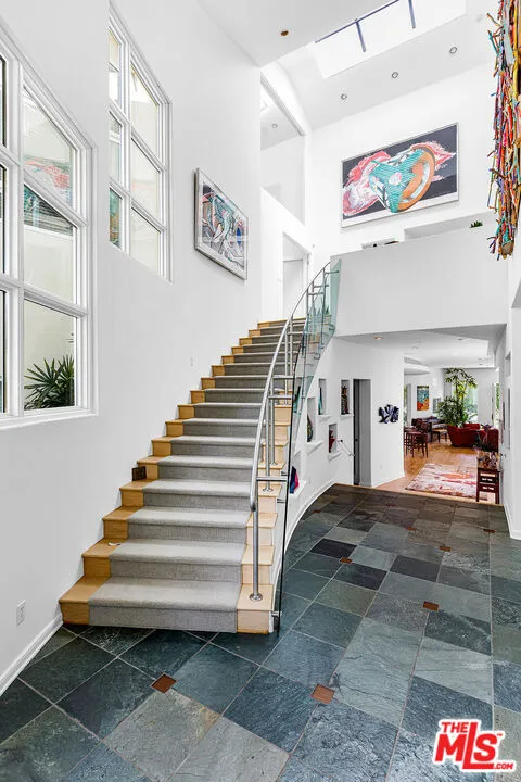 Los Angeles, California 90049, United States, 5 Bedrooms Bedrooms, ,6 BathroomsBathrooms,Residential,Active,101988