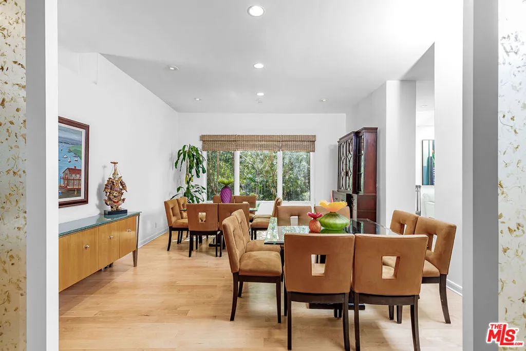 Los Angeles, California 90049, United States, 5 Bedrooms Bedrooms, ,6 BathroomsBathrooms,Residential,Active,101988