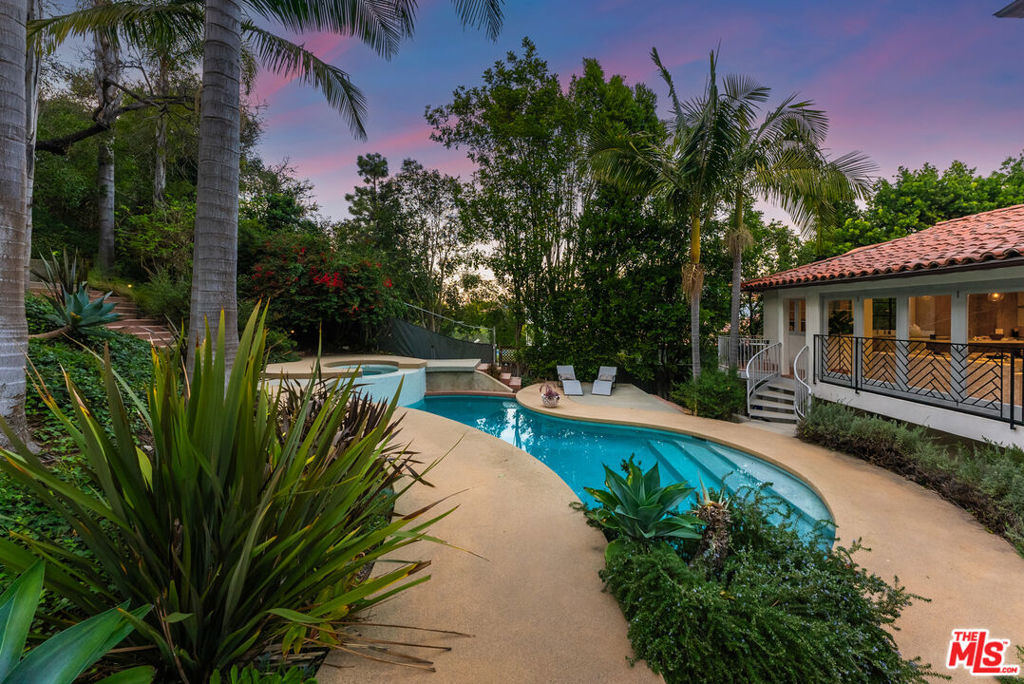 Properties 4 3701 Longridge Avenue