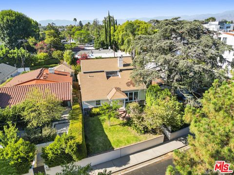 A home in Studio City