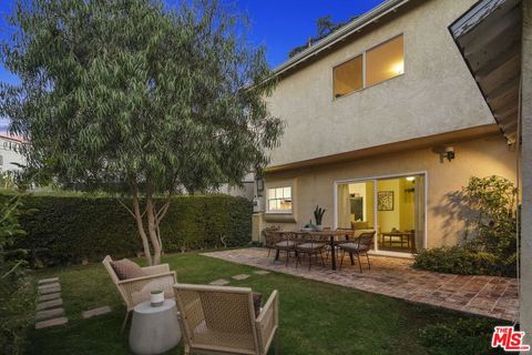 A home in Studio City