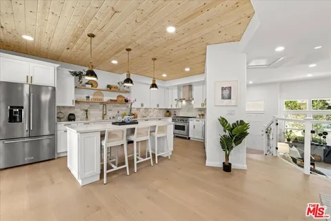 MLS: 25518457