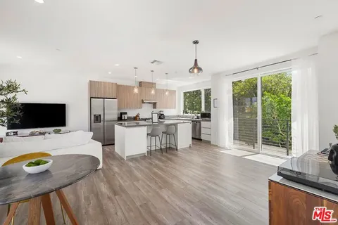 MLS: 25520947