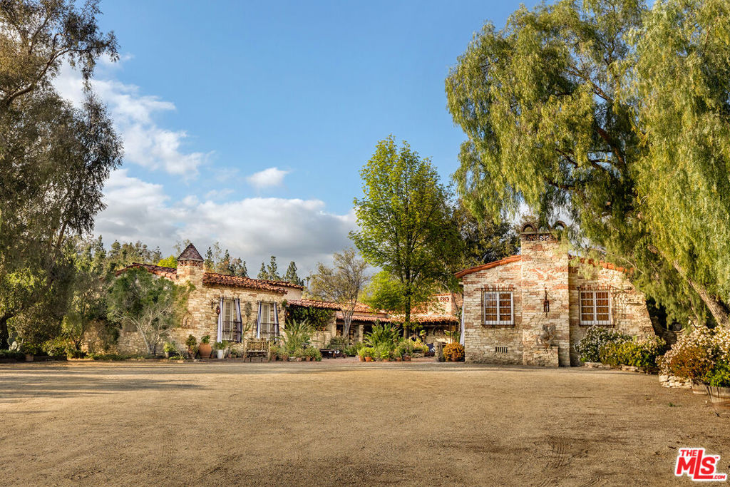 Properties 2 7210 Woodlake Avenue