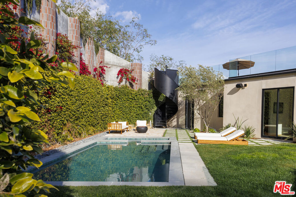 Properties 1 3755 Camino De La Cumbre