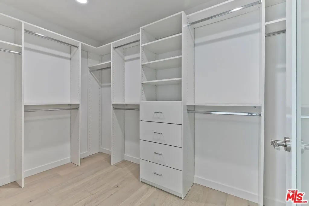 Los Angeles, California 90028, United States, 2 Bedrooms Bedrooms, ,3 BathroomsBathrooms,Residential,Active,21428