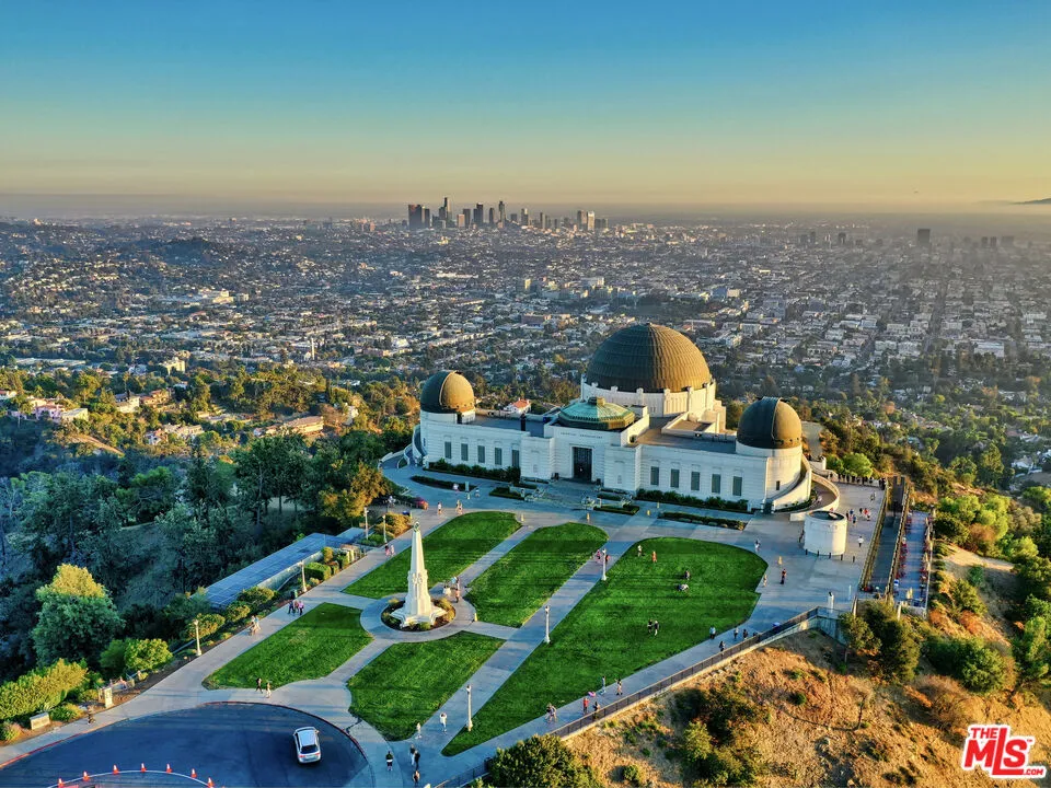 Los Angeles, California 90028, United States, 2 Bedrooms Bedrooms, ,3 BathroomsBathrooms,Residential,Active,21415