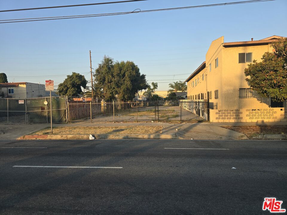 5906 S Figueroa Street