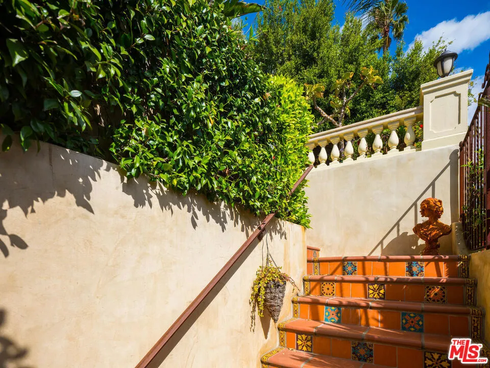 Los Angeles, California 90068, United States, 3 Bedrooms Bedrooms, ,3 BathroomsBathrooms,Residential,Active,125292