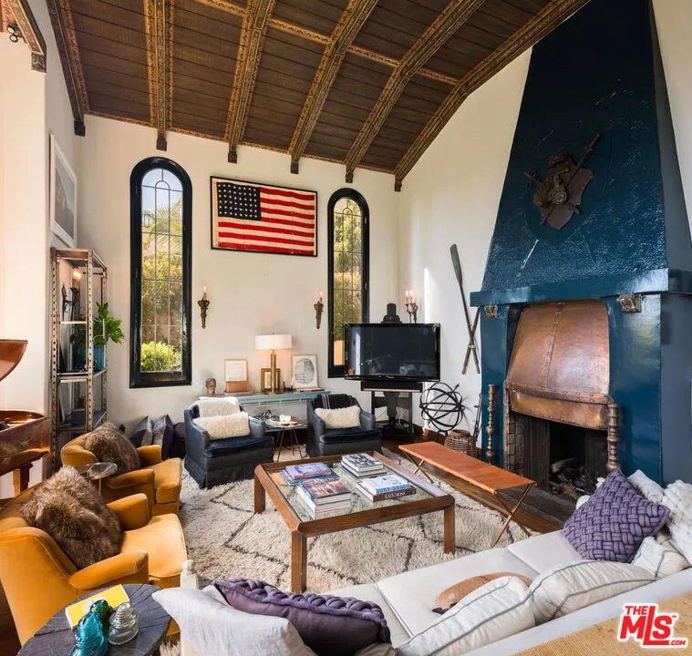 Los Angeles, California 90068, United States, 3 Bedrooms Bedrooms, ,3 BathroomsBathrooms,Residential,Active,125292