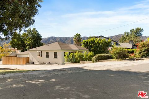 A home in La Crescenta