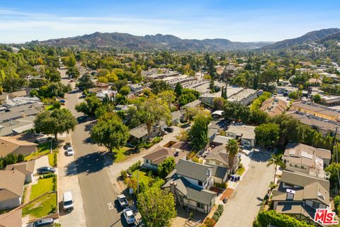 A home in La Crescenta