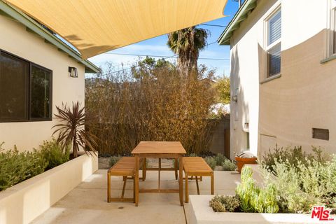 A home in La Crescenta