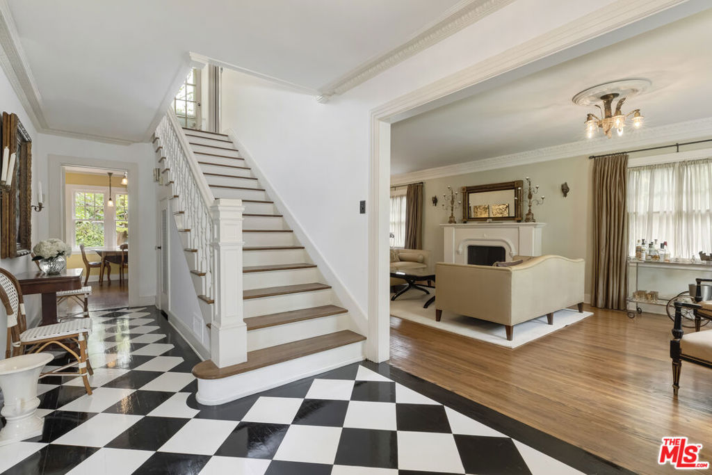 Properties 4 232 N Arden Boulevard
