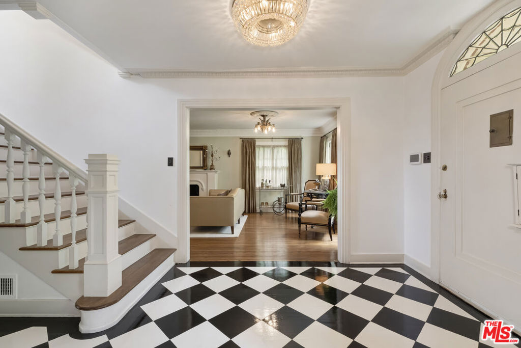 Properties 3 232 N Arden Boulevard