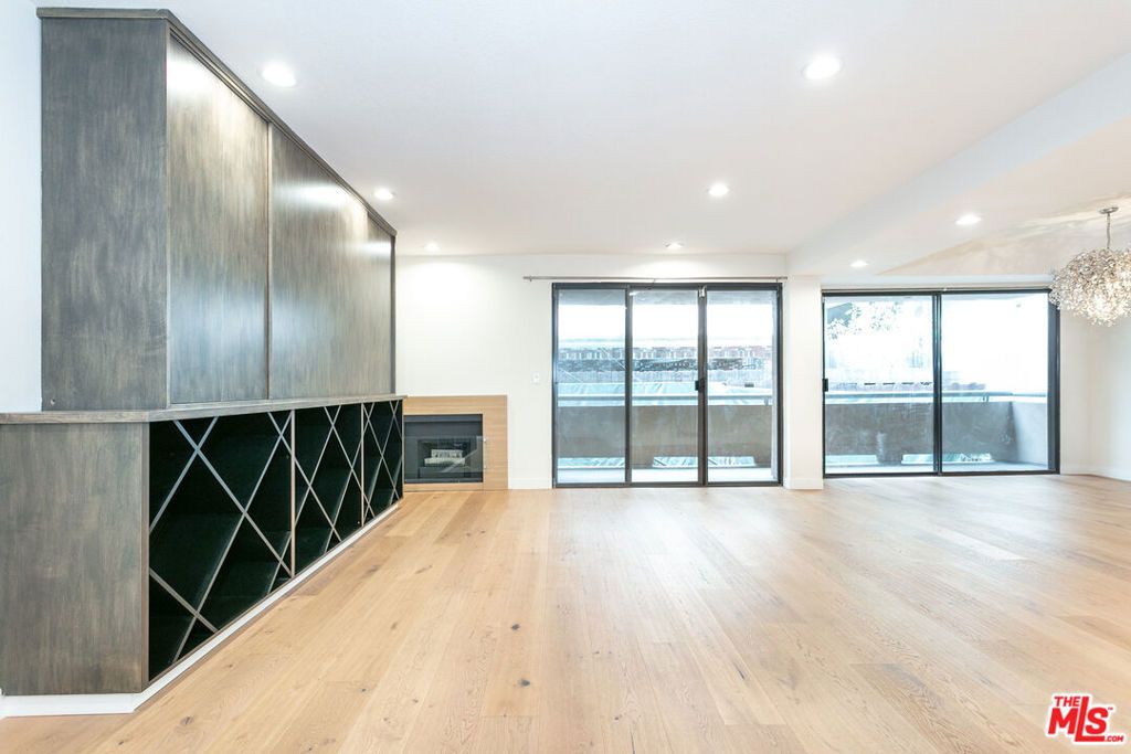 listing image 0