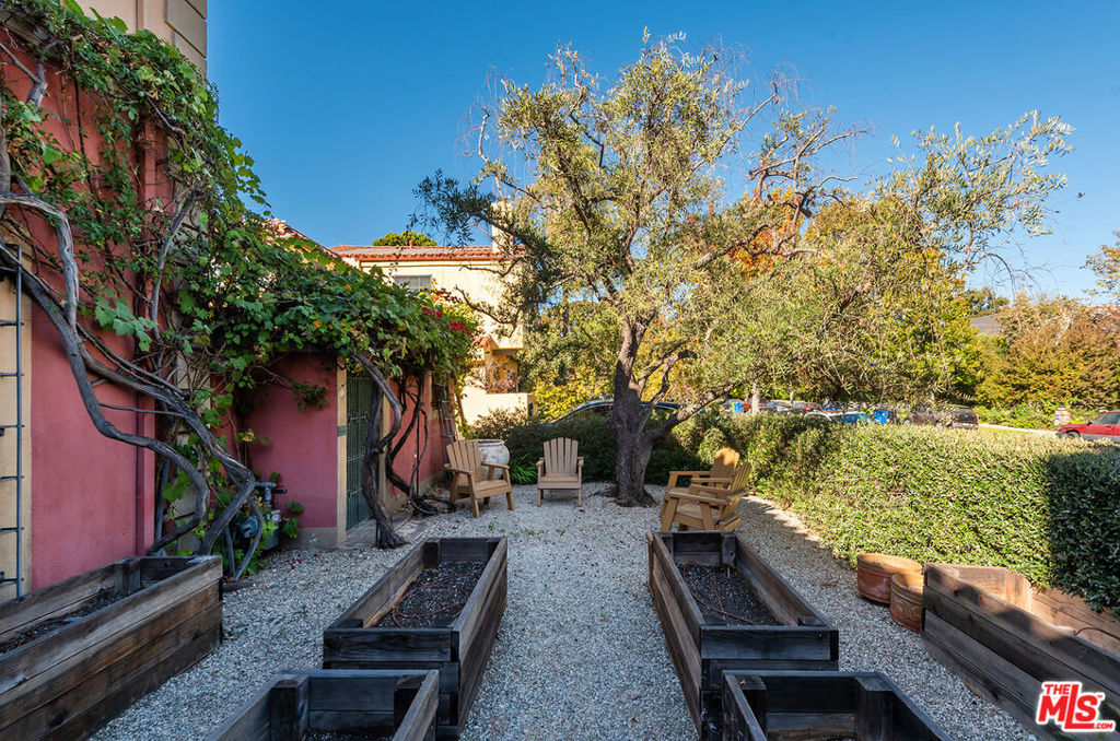 Properties 4 535 S Norton Avenue