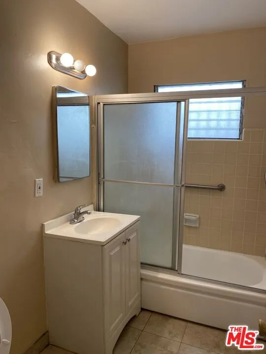 Los Angeles, California 90025, United States, ,1 BathroomBathrooms,Residential,Active,9501