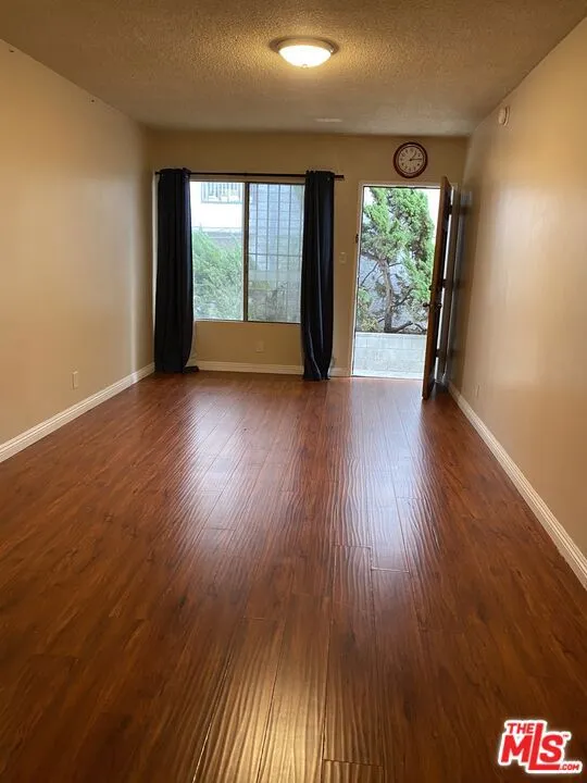 Los Angeles, California 90025, United States, ,1 BathroomBathrooms,Residential,Active,9501