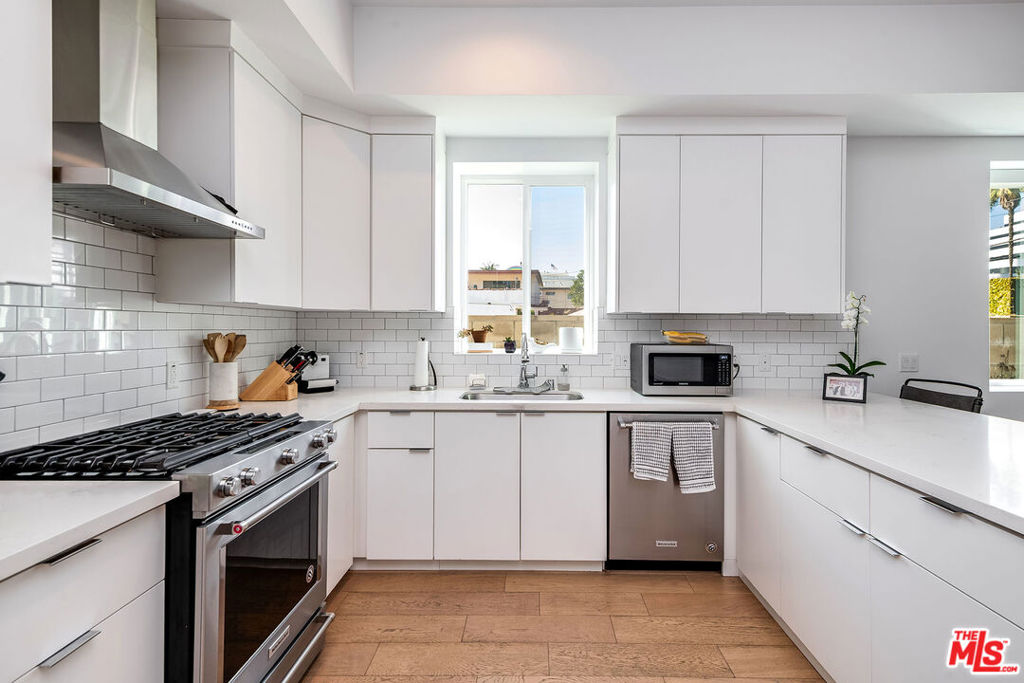 Properties 1 4036 La Salle Avenue
