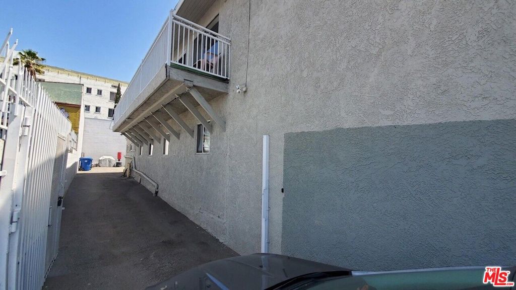 5061 W Sunset Boulevard