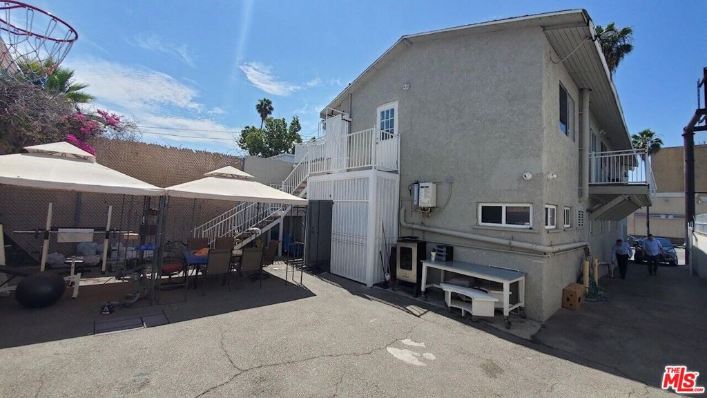 5061 W Sunset Boulevard