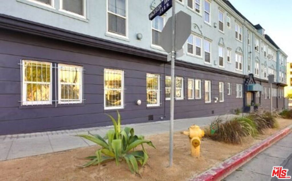 Properties 2 4108 Marathon Street