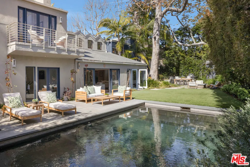 Santa Monica, California 90402, United States, 6 Bedrooms Bedrooms, ,4 BathroomsBathrooms,Residential,Active,118884