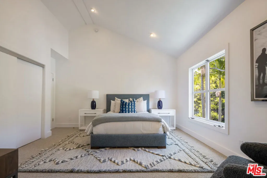 Santa Monica, California 90402, United States, 6 Bedrooms Bedrooms, ,4 BathroomsBathrooms,Residential,Active,118884