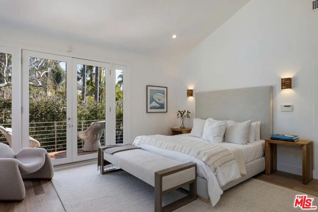 Santa Monica, California 90402, United States, 6 Bedrooms Bedrooms, ,4 BathroomsBathrooms,Residential,Active,118884