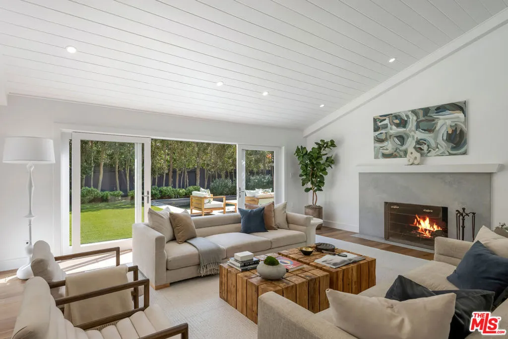 Santa Monica, California 90402, United States, 6 Bedrooms Bedrooms, ,4 BathroomsBathrooms,Residential,Active,118884