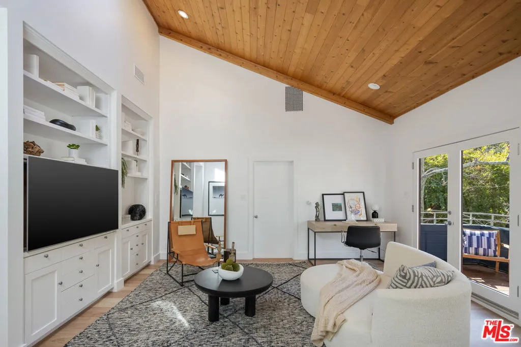 Santa Monica, California 90402, United States, 6 Bedrooms Bedrooms, ,4 BathroomsBathrooms,Residential,Active,118884