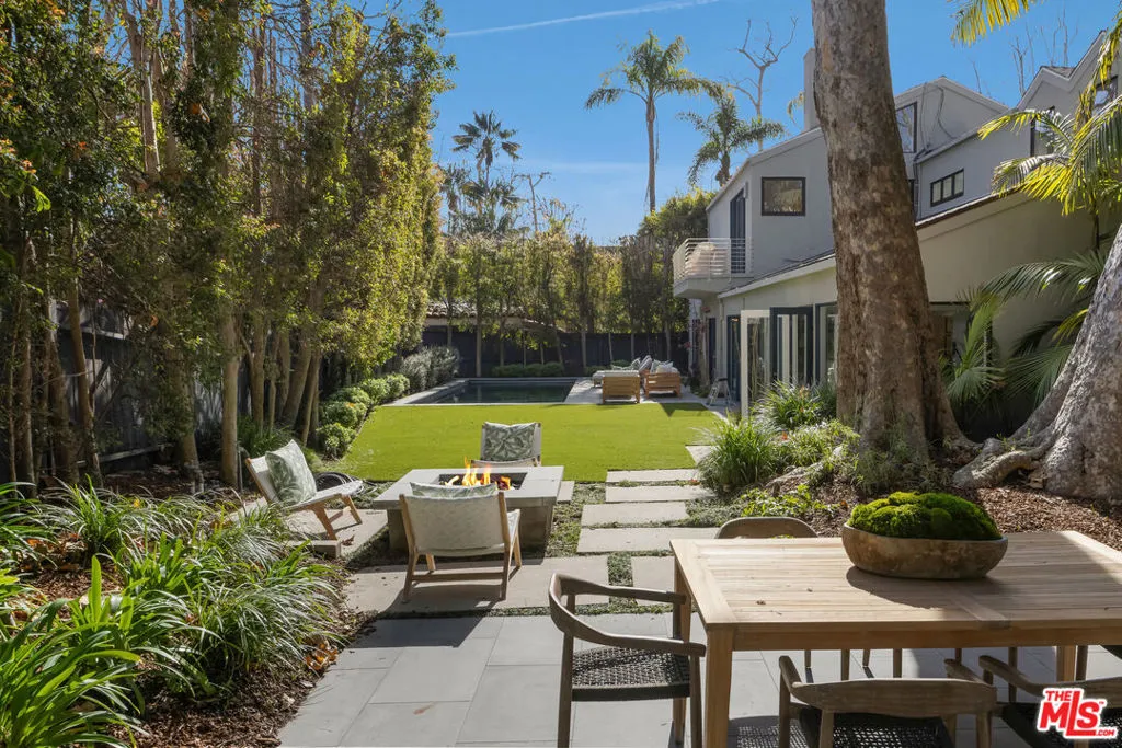 Santa Monica, California 90402, United States, 6 Bedrooms Bedrooms, ,4 BathroomsBathrooms,Residential,Active,118884