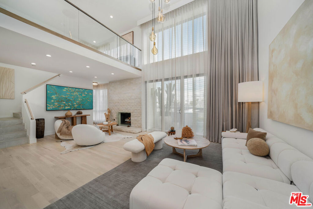 Property: 656 N West Knoll Drive 303,West Hollywood, CA