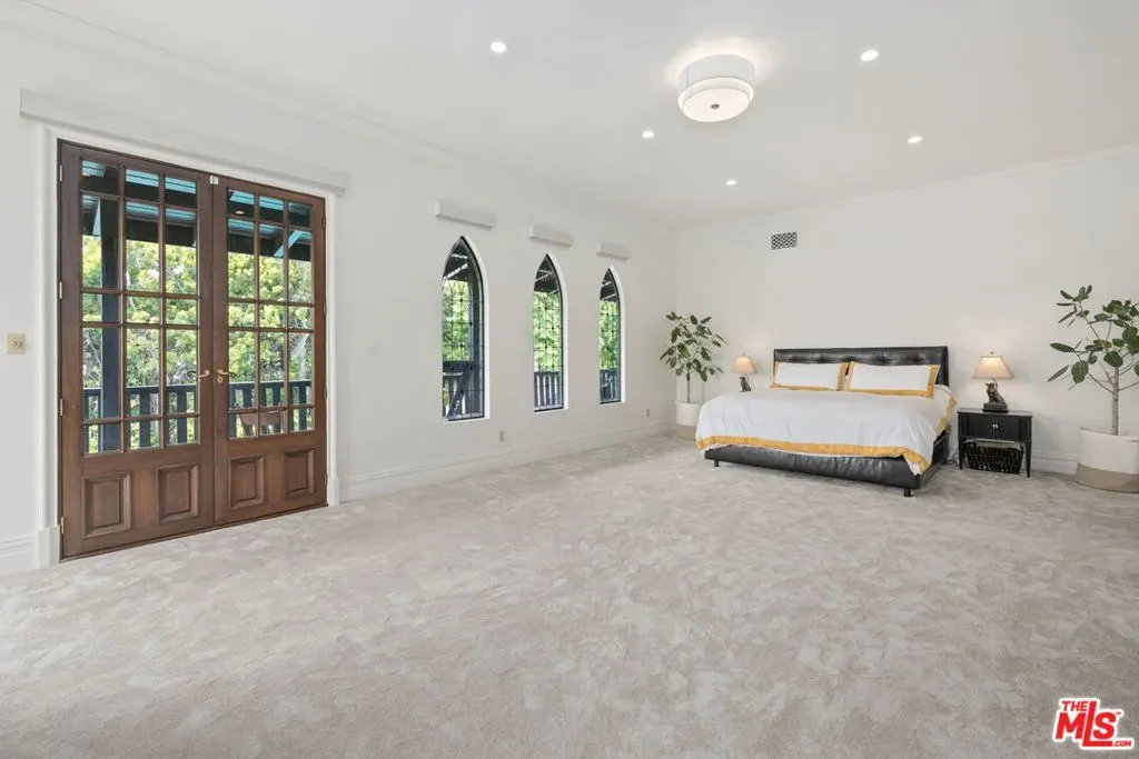 Santa Monica, California 90402, United States, 4 Bedrooms Bedrooms, ,6 BathroomsBathrooms,Residential,Pending,136251