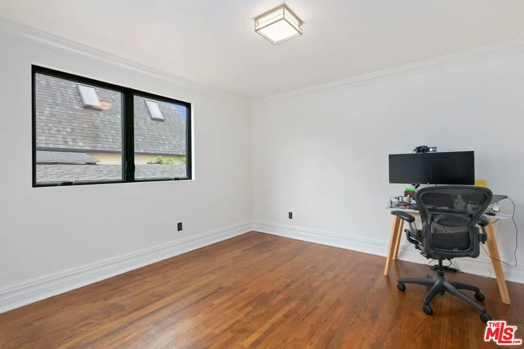 Santa Monica, California 90402, United States, 4 Bedrooms Bedrooms, ,6 BathroomsBathrooms,Residential,Pending,136251