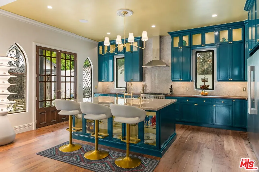 Santa Monica, California 90402, United States, 4 Bedrooms Bedrooms, ,6 BathroomsBathrooms,Residential,Pending,136251